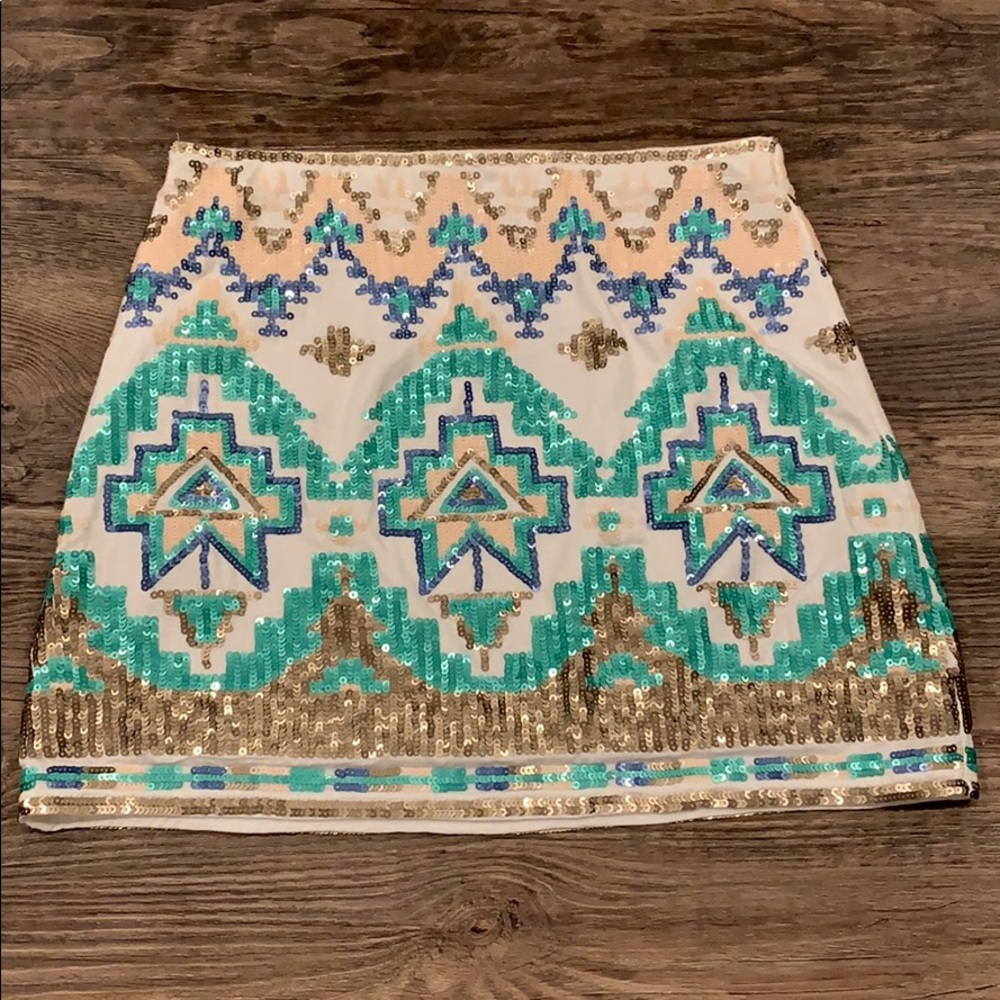 BNWT Sequin Aztec pull on mini skirt Sz Small
